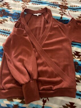Women's Rust Wrap V-Neck Cold-Shoulder Sweater